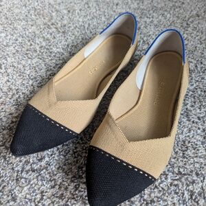 Pointed Toe Tan and Black Flats